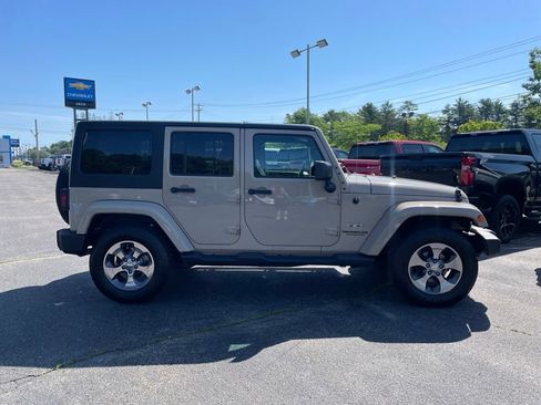 Used 2016 Jeep Wrangler Unlimited Sahara w/ Dual Top Group AWD/4WD image 6