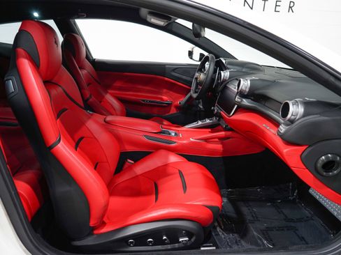 Used 2018 Ferrari GTC4Lusso T RWD image 16