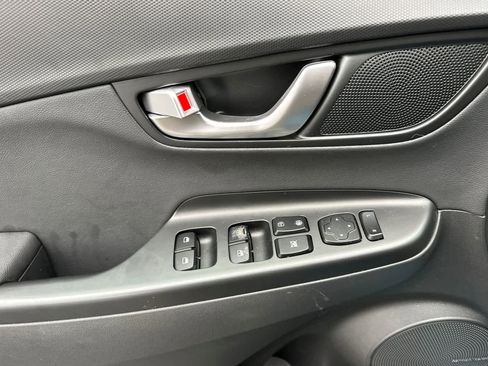 Used 2022 Hyundai Kona Limited w/ Cargo Package image 12