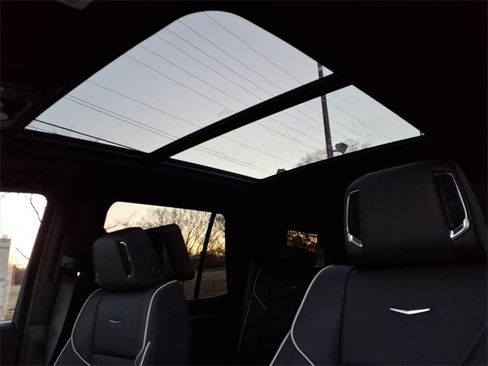 New 2026 Cadillac Escalade Luxury w/ LPO, Radiant Package image 9