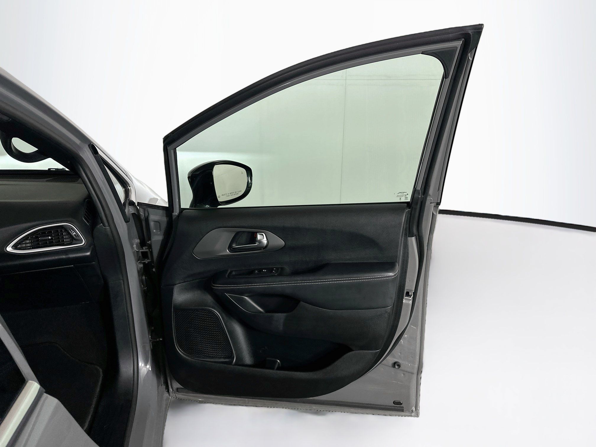 Used 2025 Chrysler Pacifica Select FWD image 33