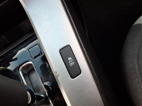 Used 2015 Chevrolet Cruze LS image 23