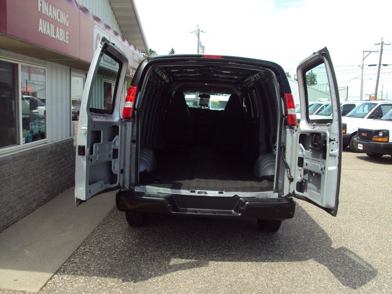 Used 2021 Chevrolet Express 3500 Extended w/ Driver Convenience Package RWD image 7