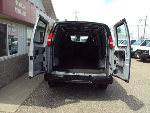 Used 2021 Chevrolet Express 3500 Extended w/ Driver Convenience Package RWD image 7