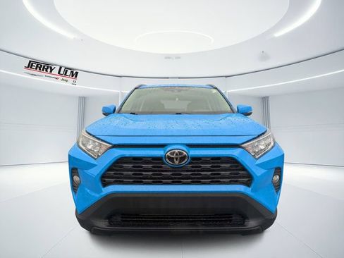 Used 2019 Toyota RAV4 XLE Premium w/ Cold Weather Package AWD/4WD image 8