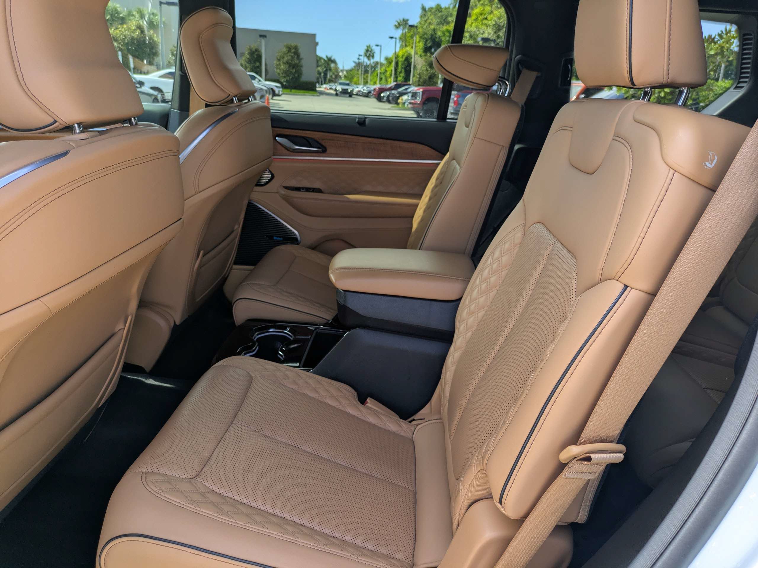 Used 2023 Jeep Grand Cherokee L Summit AWD/4WD image 14