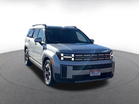 Used 2025 Hyundai Santa Fe SEL image 3