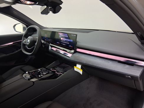 New 2026 BMW 530i w/ Convenience Package image 30