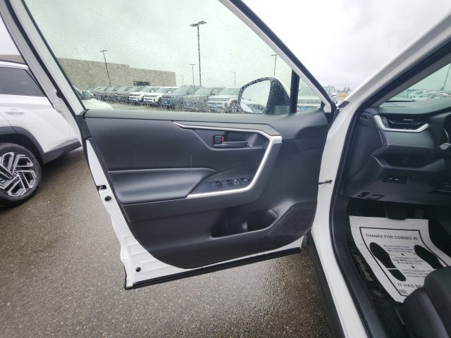 Used 2020 Toyota RAV4 LE w/ All Weather Liner Package AWD/4WD image 15