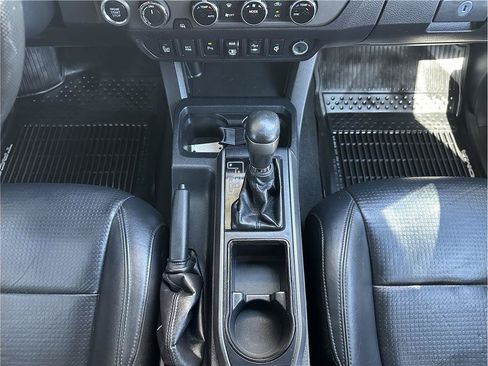 Used 2018 Toyota Tacoma TRD Sport AWD/4WD image 24