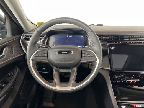 Used 2024 Jeep Grand Cherokee L Limited image 20