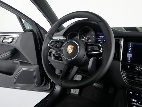 New 2026 Porsche Macan image 31
