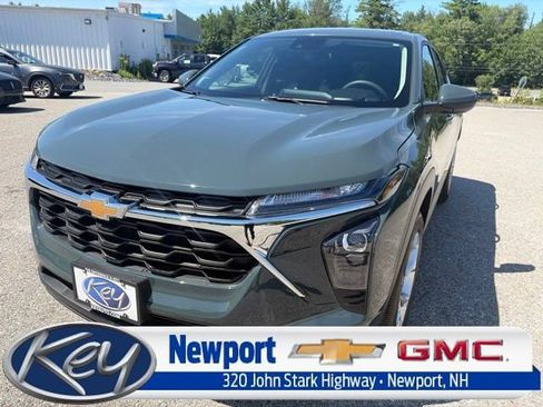 Used 2025 Chevrolet Trax LS w/ LS Convenience Package FWD image 1