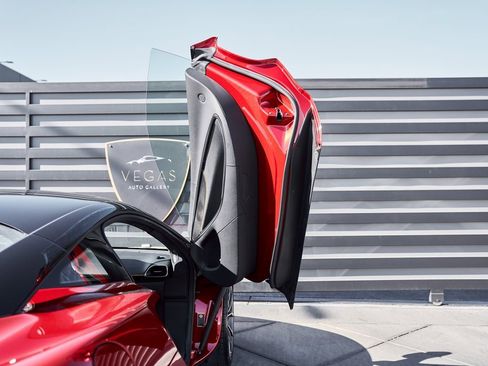 Used 2023 McLaren Artura image 25