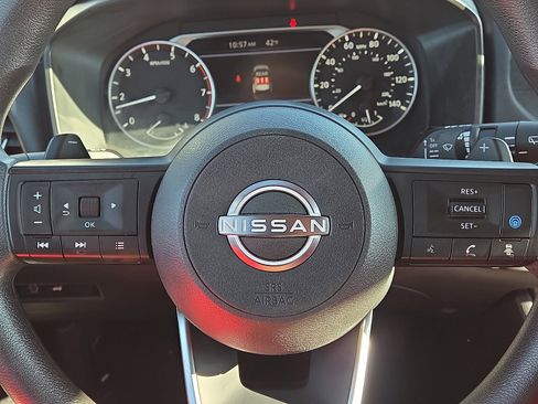 Used 2024 Nissan Rogue SV image 16