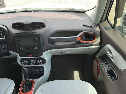 Used 2016 Jeep Renegade Latitude w/ Safety & Security Group FWD image 26
