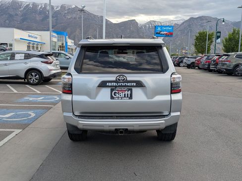 Used 2018 Toyota 4Runner TRD Off-Road AWD/4WD image 7