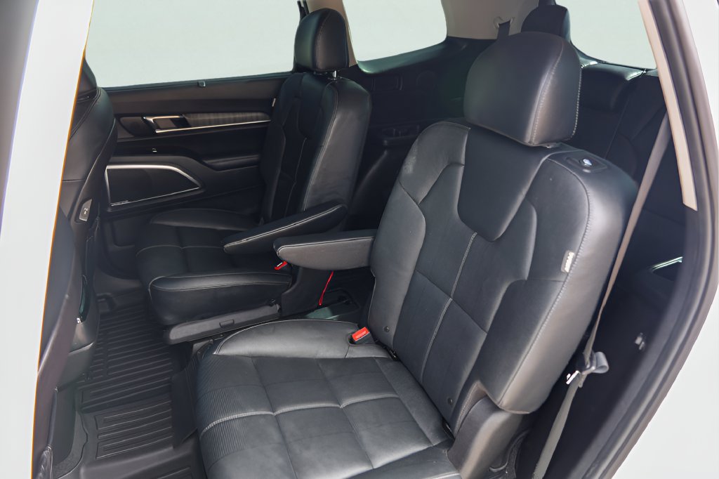Used 2025 Kia Telluride SX w/ SX Captain's Chair Package AWD/4WD image 28