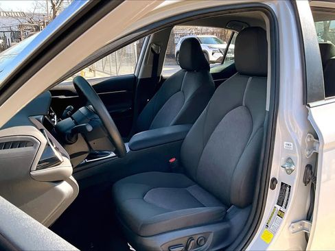 Used 2022 Toyota Camry LE image 7