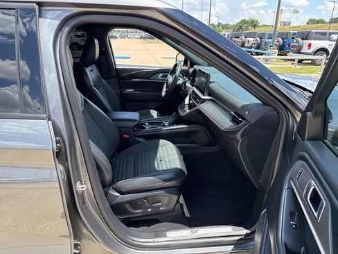 Used 2025 Ford Explorer ST-Line w/ Premium Package RWD image 14