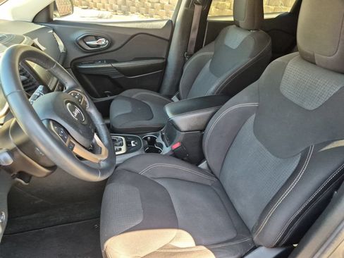 Used 2016 Jeep Cherokee Latitude w/ Comfort/Convenience Group FWD image 24