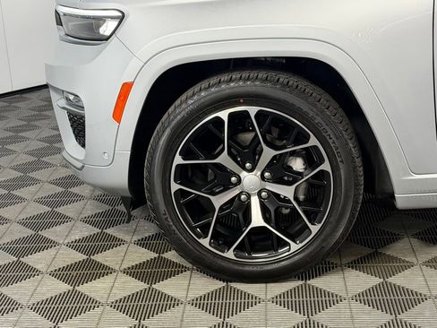 Used 2024 Jeep Grand Cherokee Summit AWD/4WD image 11
