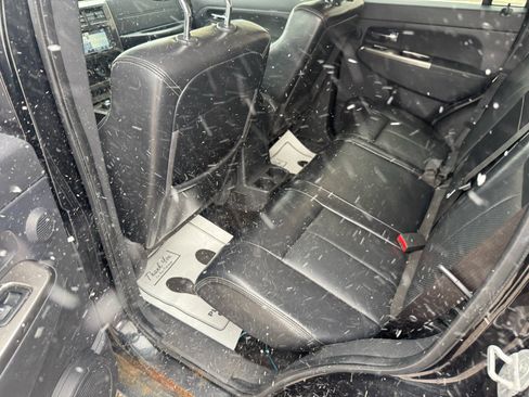 Used 2011 Jeep Liberty Limited w/ Tire & Wheel Group image 9