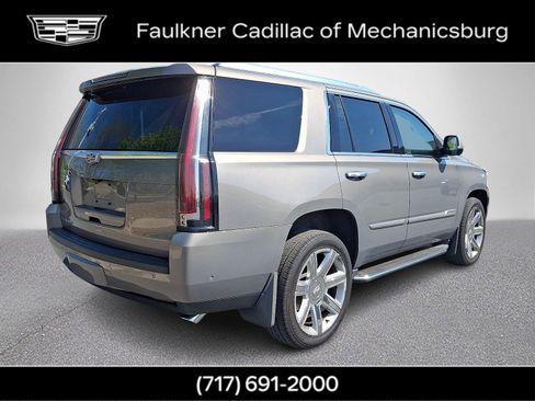 Used 2018 Cadillac Escalade Luxury image 6