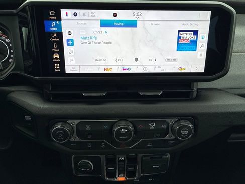 New 2026 Jeep Gladiator Sport image 18