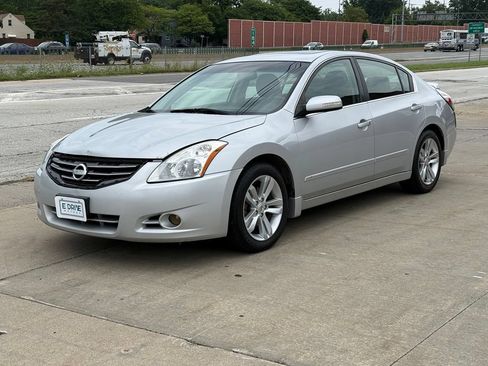 Used 2011 Nissan Altima 3.5 SR w/ 3.5SR Premium Pkg FWD image 1