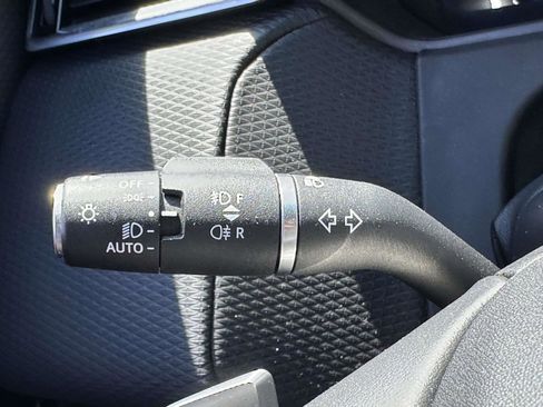 Used 2023 Land Rover Range Rover Velar R-Dynamic S image 34