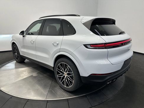 New 2026 Porsche Cayenne image 3