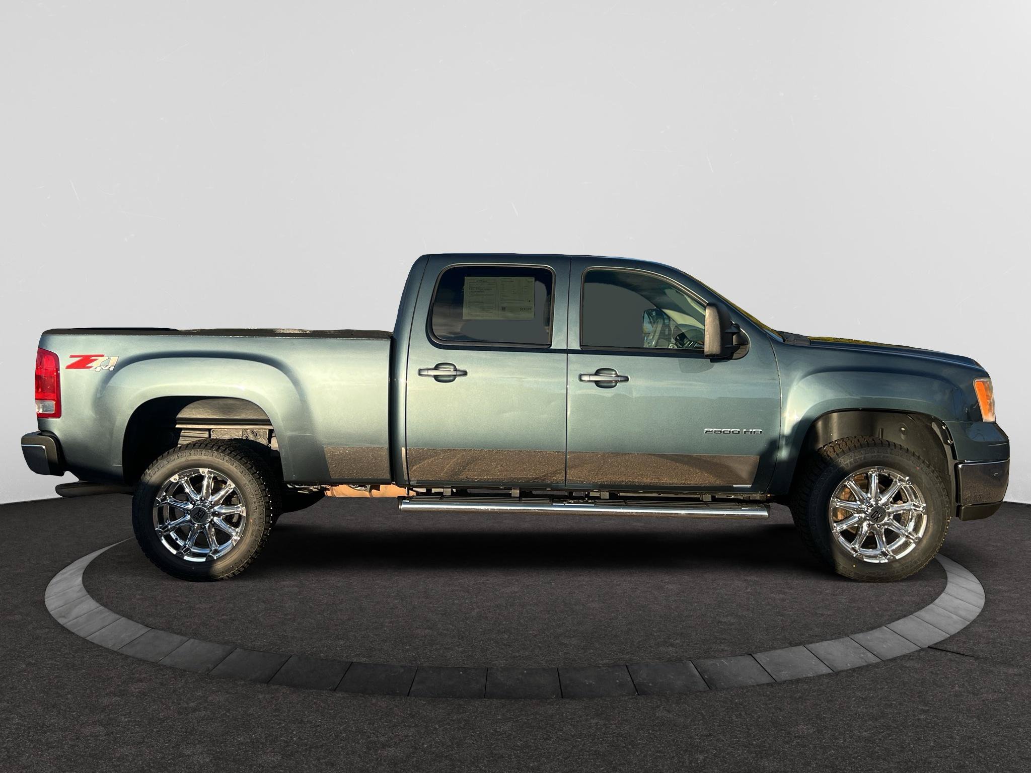 Used 2010 GMC Sierra 2500 SLT w/ SLT Convenience Package AWD/4WD image 2