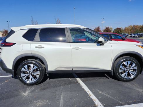 Used 2023 Nissan Rogue SV w/ SV Premium Package image 12