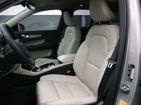 Used 2023 Volvo XC40 B5 Plus w/ Protection Package Premier AWD/4WD image 10