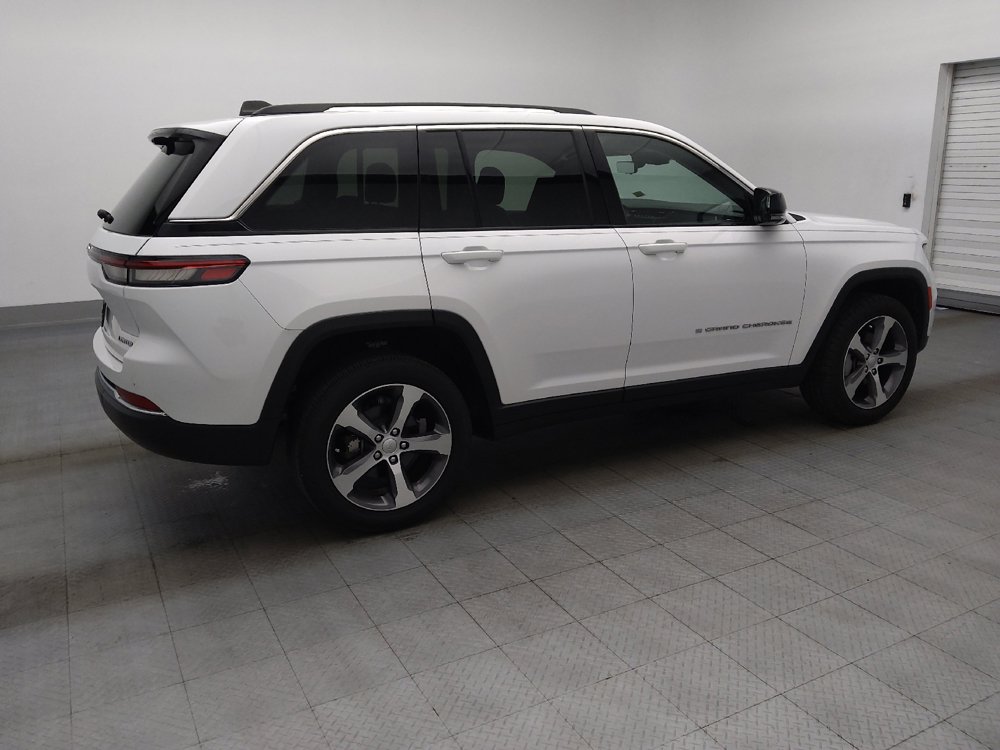 Used 2023 Jeep Grand Cherokee Limited w/ Luxury Tech Group II RWD image 10