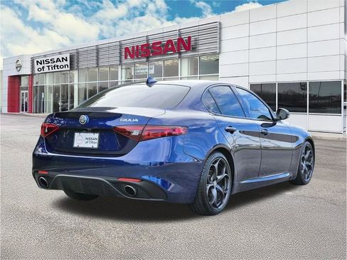 Used 2017 Alfa Romeo Giulia Ti w/ TI 19" Sport Package image 4