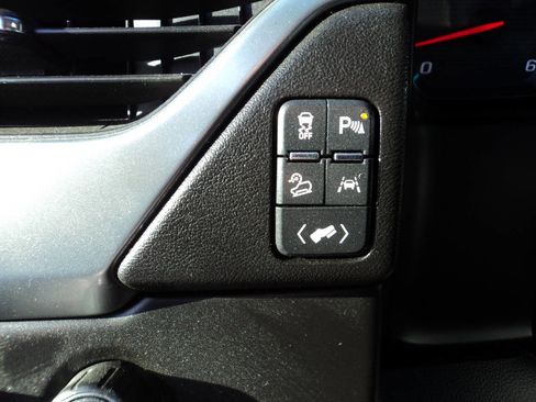 Used 2018 Chevrolet Suburban LT image 17