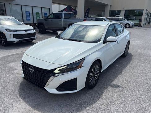 Used 2023 Nissan Altima 2.5 SV image 3