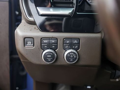 Used 2024 GMC Sierra 2500 SLT w/ SLT Premium Package AWD/4WD image 18