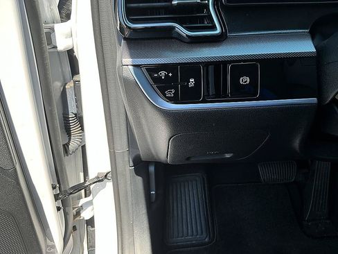 Used 2025 Kia Sportage SX FWD image 13