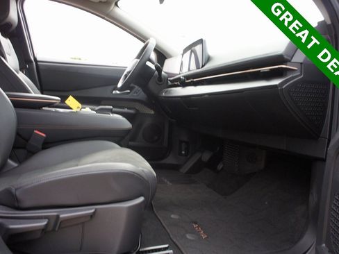Used 2023 Nissan Ariya AWD image 36