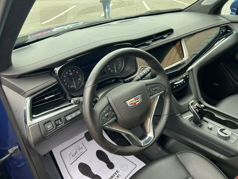 Used 2024 Cadillac XT6 Premium Luxury w/ Platinum Package AWD/4WD image 12