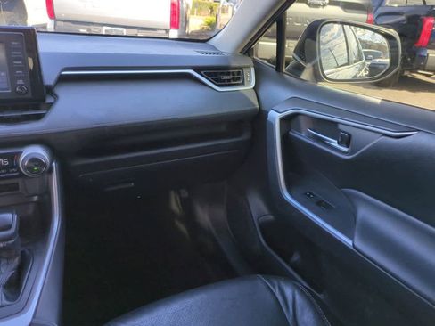 Used 2019 Toyota RAV4 XLE AWD/4WD image 16