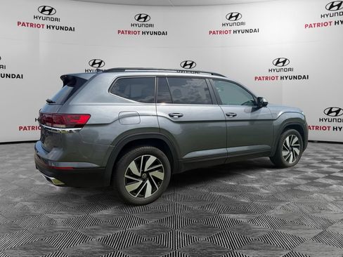 Used 2024 Volkswagen Atlas SE AWD/4WD image 3
