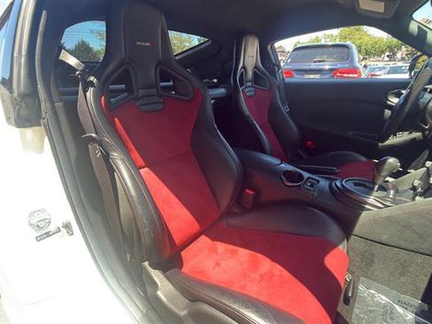 Used 2018 Nissan 370Z NISMO RWD image 15