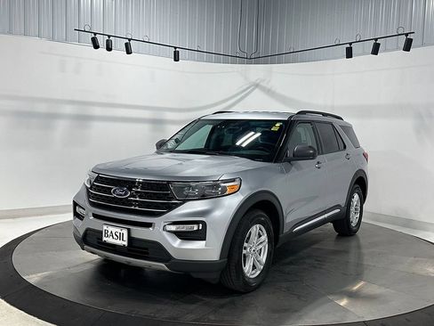 Used 2023 Ford Explorer XLT w/ Equipment Group 202A AWD/4WD image 8