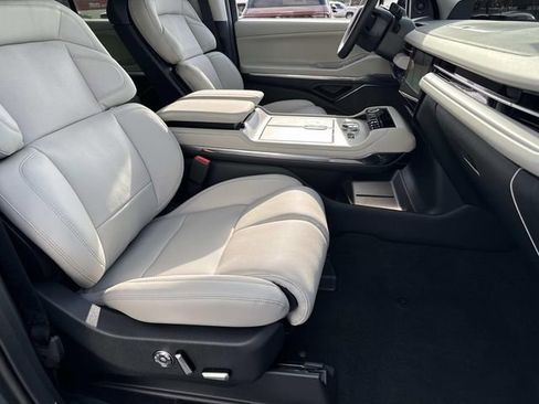 New 2026 Lincoln Navigator L Reserve AWD/4WD image 9