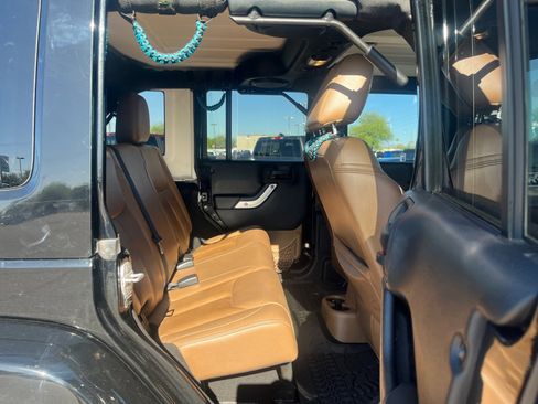 Used 2013 Jeep Wrangler Unlimited Rubicon w/ Dual Top Group AWD/4WD image 18
