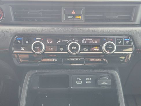 Used 2025 Honda Pilot Black Edition image 19